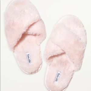 NWT! Splendid Faux Fur Slippers (Sizes 8-11)